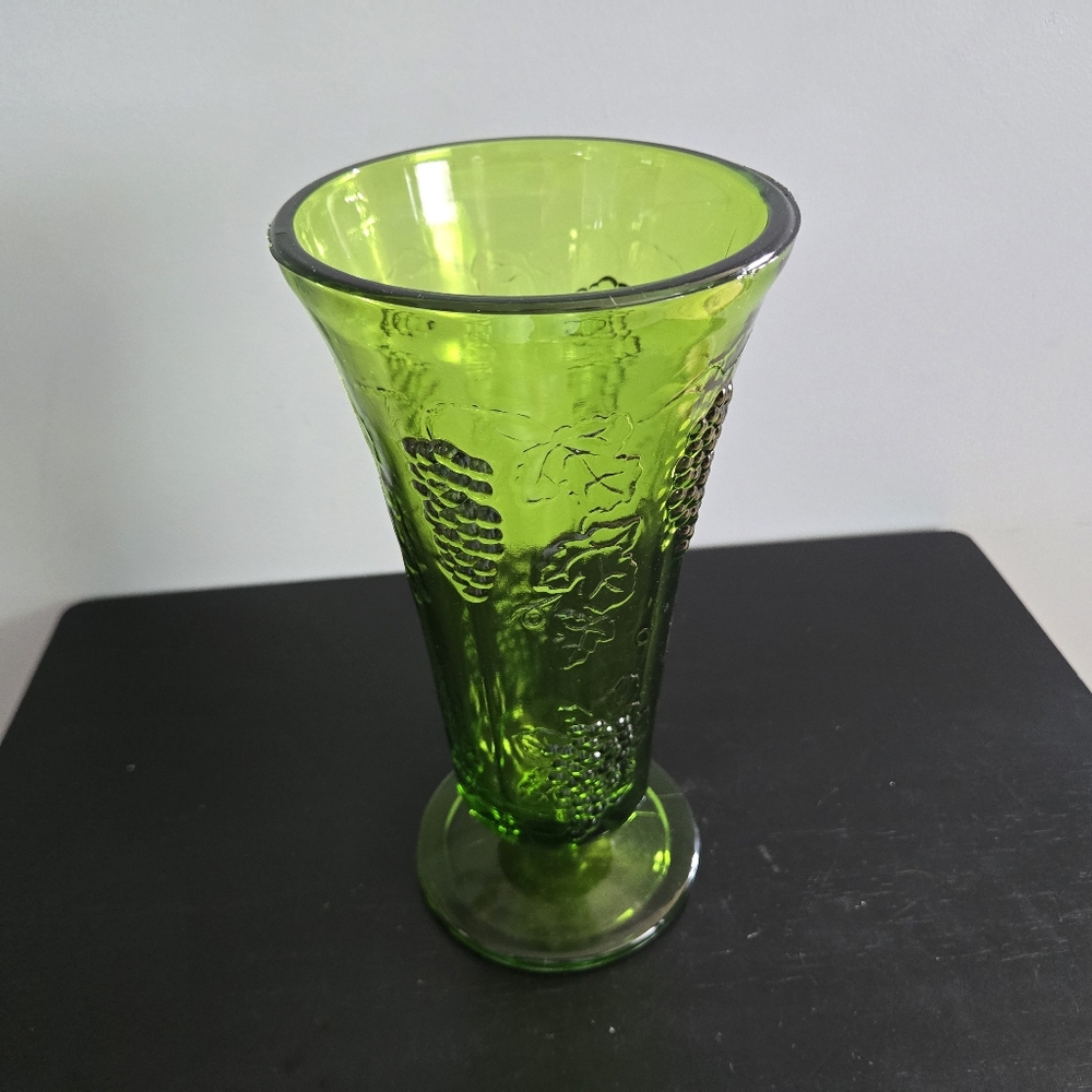 Large 9.75" Vintage Indiana Glass Co. Colony Green w Harvest Grape Pattern Vase